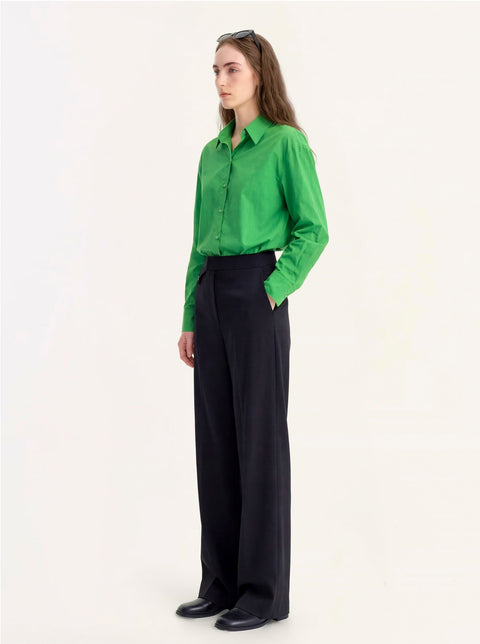 Minimalist Solid Color Point Collar Shirt